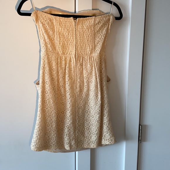 Cream lacey strapless dress - Picture 4 of 5